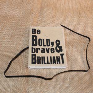 Handgemaakt canvas notitieboek met tekst op omslag