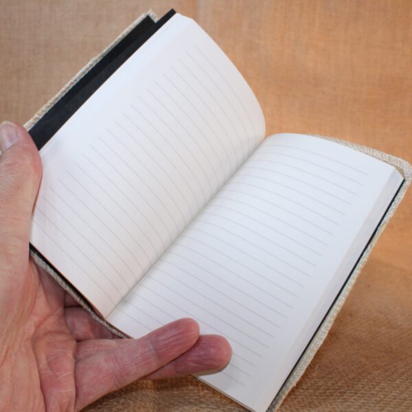 Handgemaakt beige canvas notitieboek met tekst van Ghandi