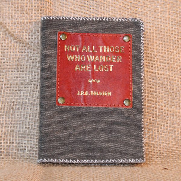 Handgemaakt donkergrijs canvas notitieboek met tekst van Tolkien