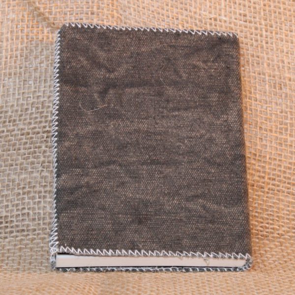 Handgemaakt donkergrijs canvas notitieboek met tekst van Tolkien