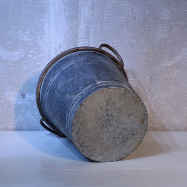 emmer zink onderkant Zinken emmer