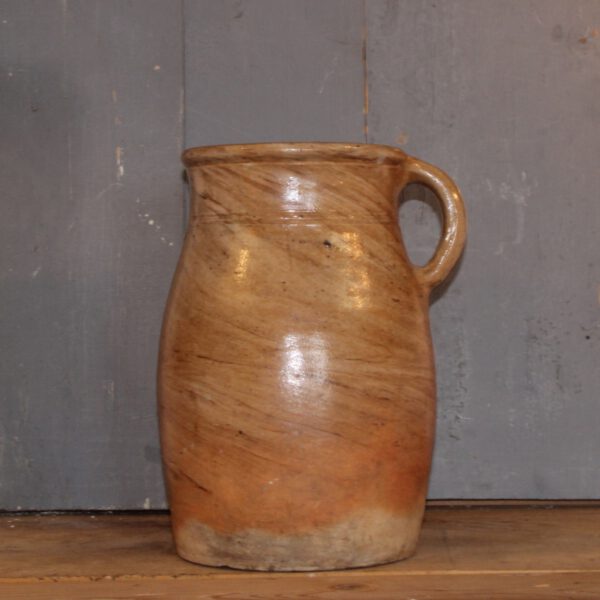 Bruine geglazuurde grespot met oor