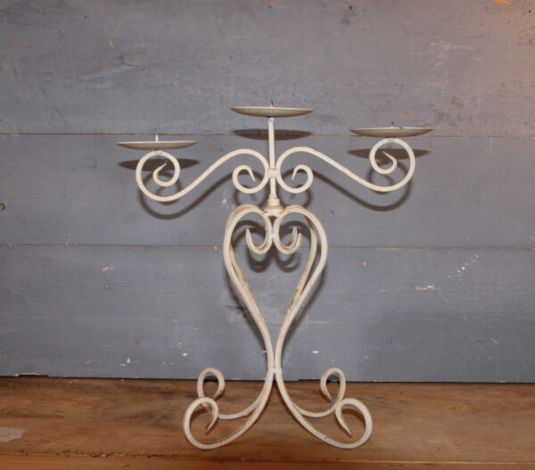 Brocante witte smeedijzeren kandelaar met 3 armen
