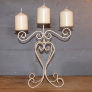 Brocante witte smeedijzeren kandelaar met 3 armen