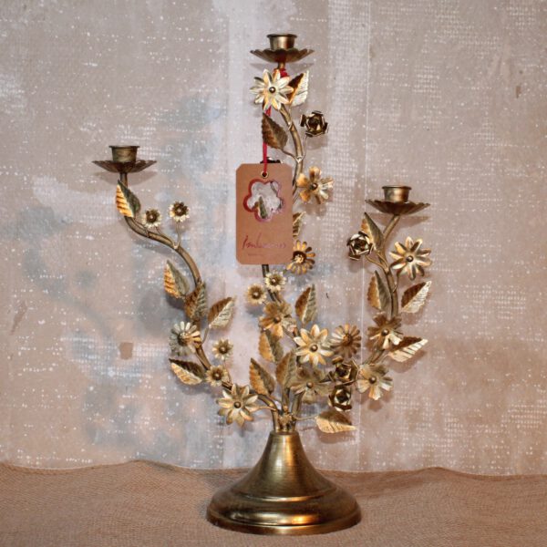 Kandelaar voor 3 kaarsen in antieklook goud metaal en handgemaakt