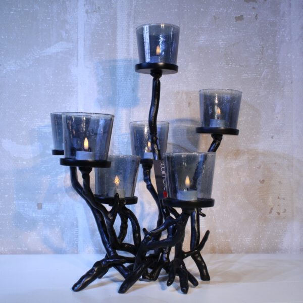 Kandelaar in takvorm van aluminium met 7 windlichten van glas