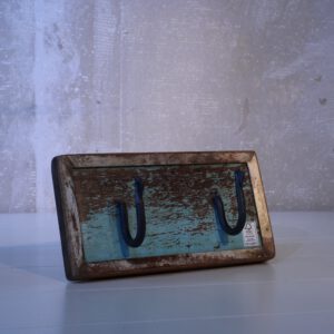 Kapstok van teakhout met ijzeren haken