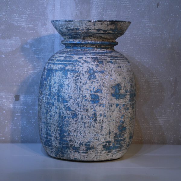 Melkpot met verweerde blauw-witte afwerking uit Nepal M