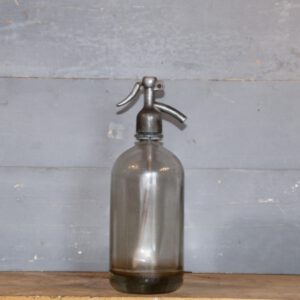 Franse brocante grijze blank glazen spuitfles