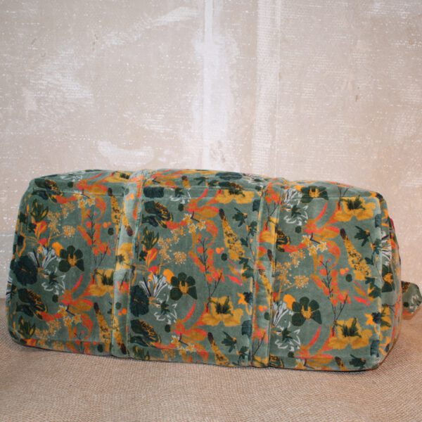 Reistas van groene velvet stof