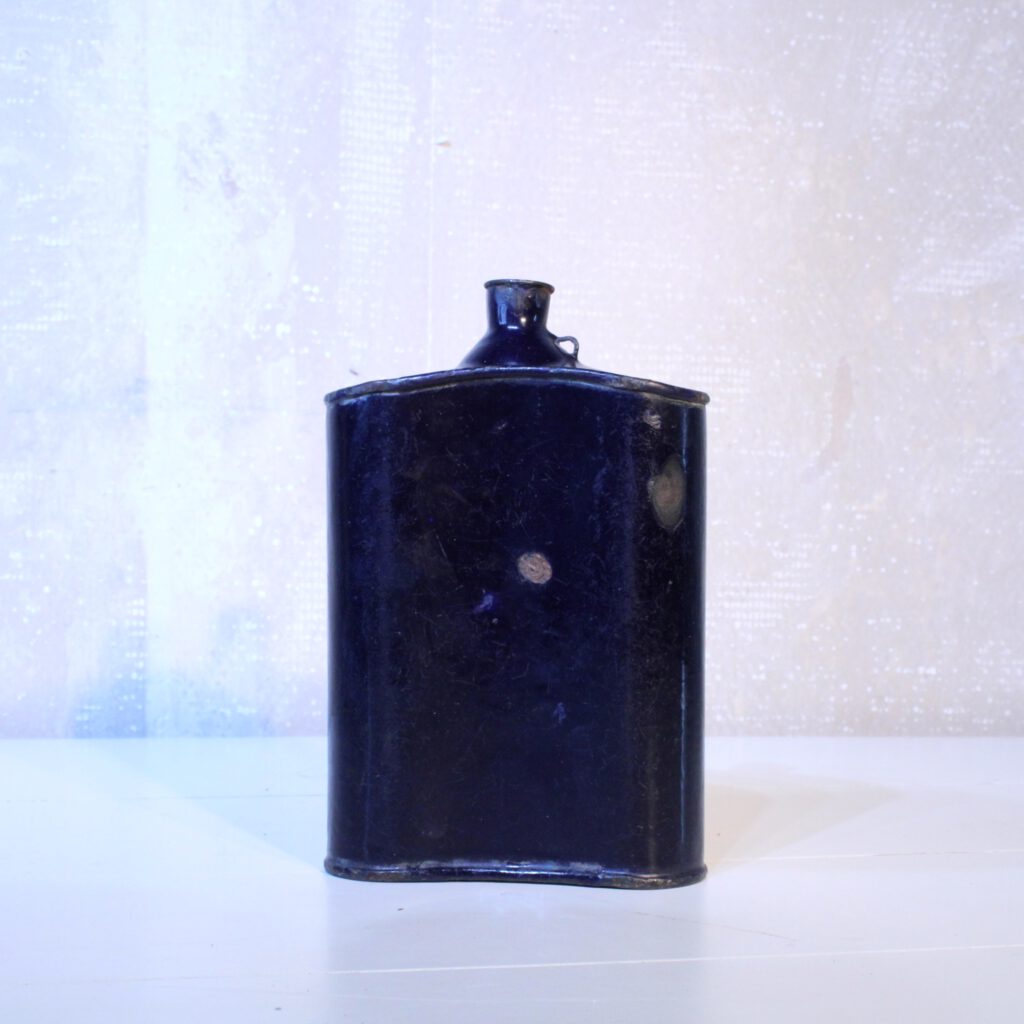 Blauwe geëmailleerde veldfles