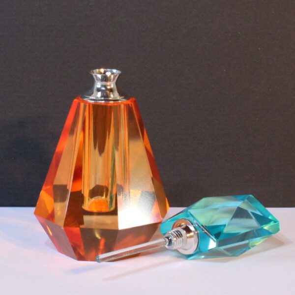 Decoratieve parfumfles van flonkerend kristalglas