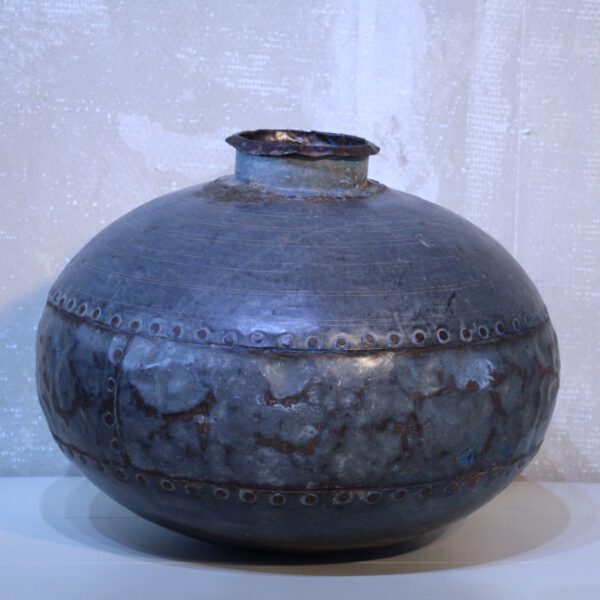 Handgemaakte metalen waterkan uit India