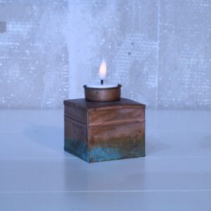 Waxinelichthouder van oud messing metaal