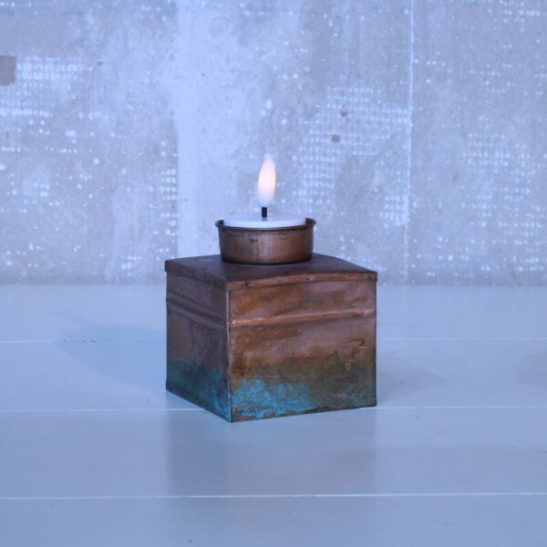 Waxinelichthouder van oud messing metaal