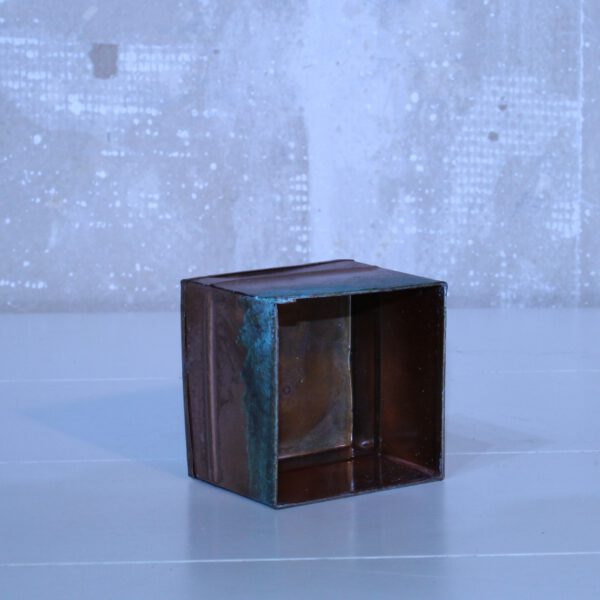 Waxinelichthouder van oud messing metaal