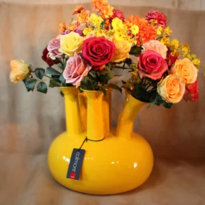 gele toetervaas/tulpenvaas met 7 toeters in emaille