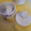Brocante vintage badkamerset van Porcelaine de Paris in zeer goede staat