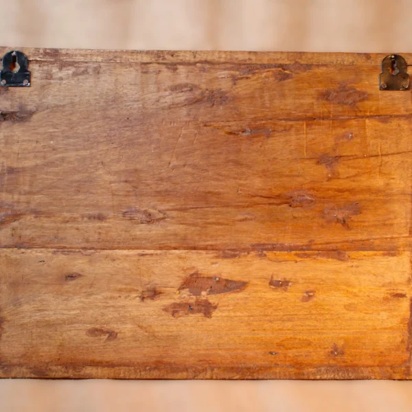 Industrieel decoratief kunstwerk of wandpaneel van hout met oude gereedschappen
