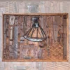 wandpaneel van oud met oude ijzeren materialen