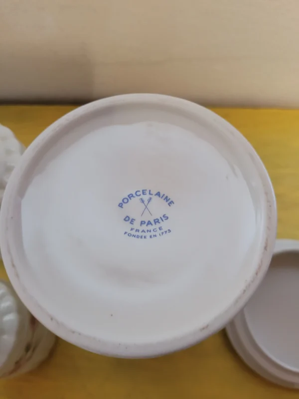 Brocante vintage badkamerset van Porcelaine de Paris in zeer goede staat