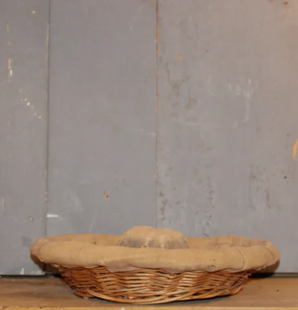 Franse brocante stokbrood en tulband rijsmanden van de bakker