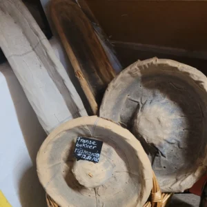 Franse brocante stokbrood en tulband rijsmanden van de bakker