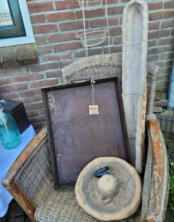 Franse brocante stokbrood en tulband rijsmanden van de bakker