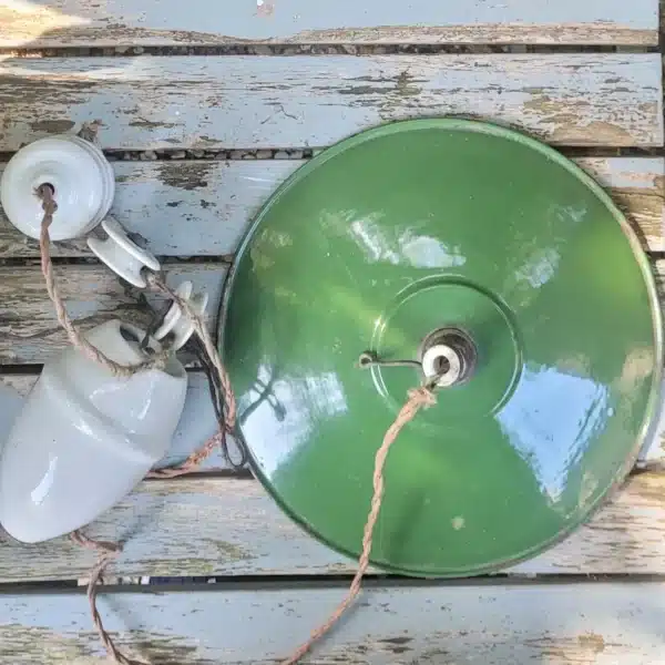 Franse brocante groen emaille schotellampen