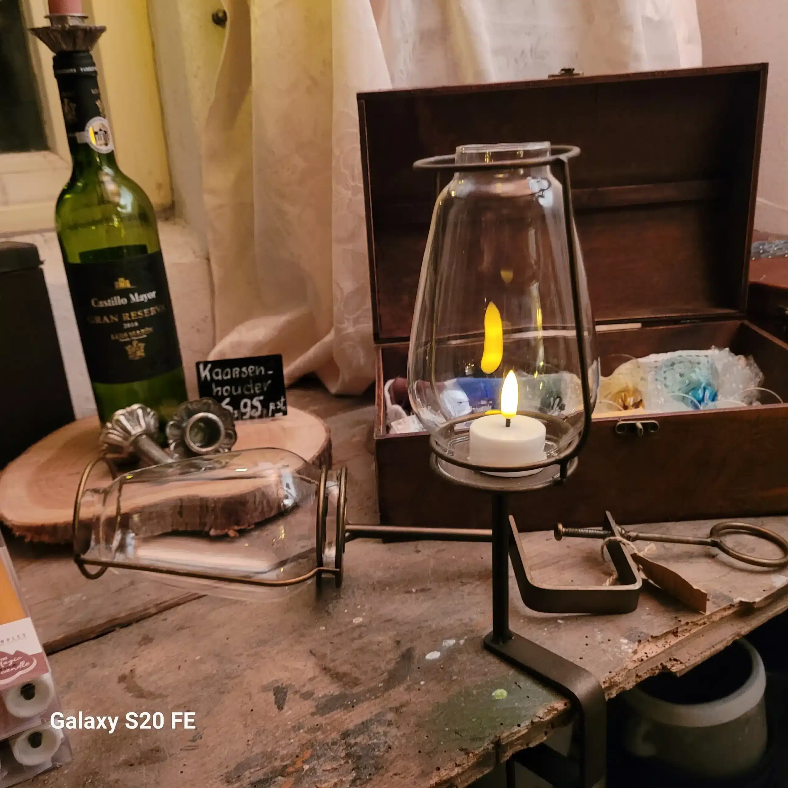 metalen windlicht in de vorm van een kleurrijk hart